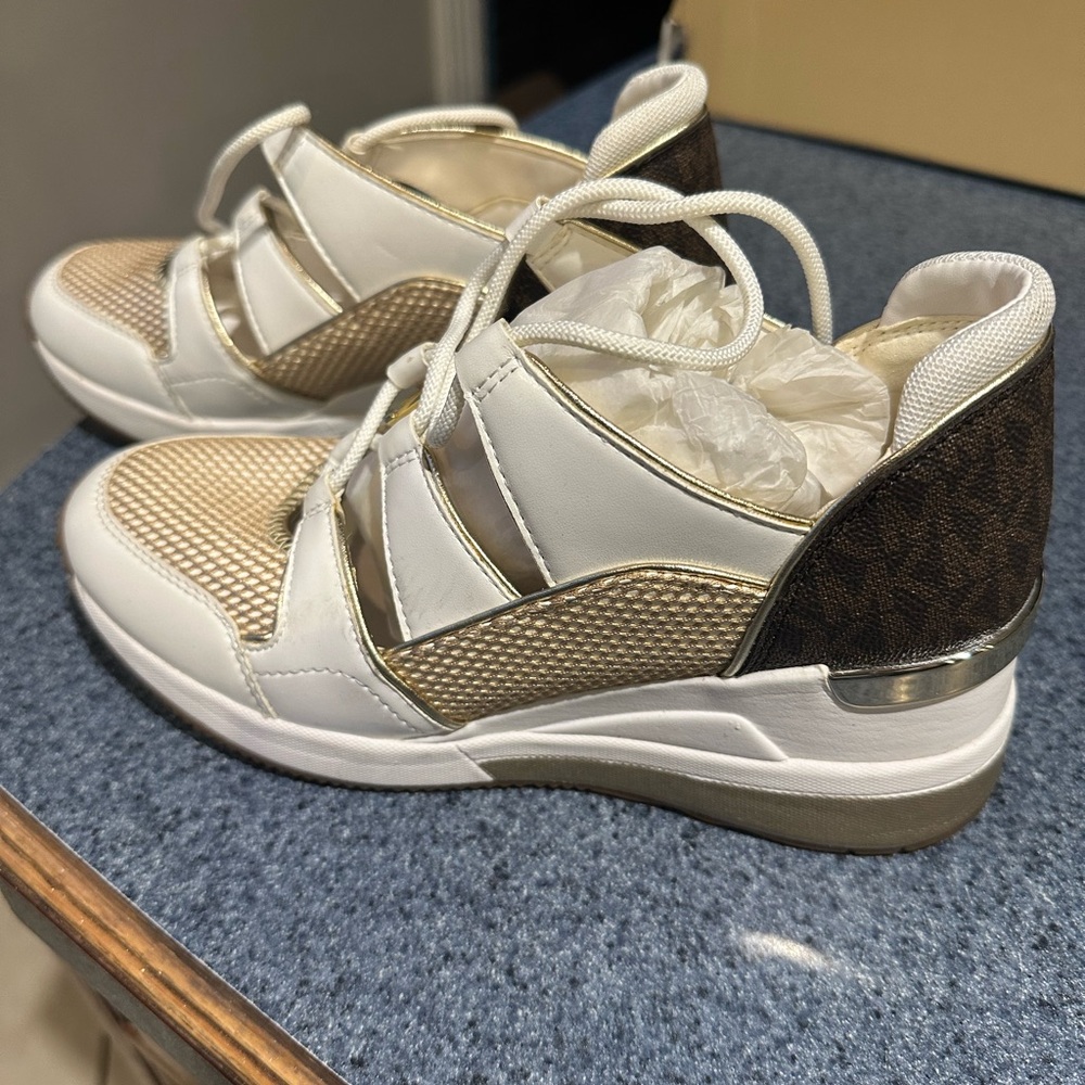 Wedge sneakers